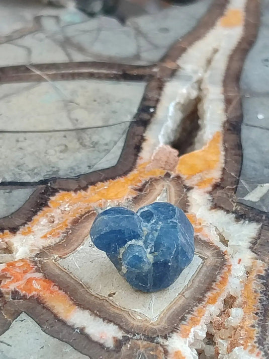 Saphir bleu du Sri Lanka - Pierre brute - Grade Prémium - Pierre de Clarté et d’Intuition Saphir bleu du Sri Lanka