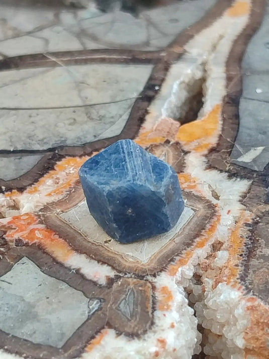 Saphir bleu du Sri Lanka - Pierre brute - Grade Prémium - Pierre de Clarté et d’Intuition Saphir bleu du Sri Lanka