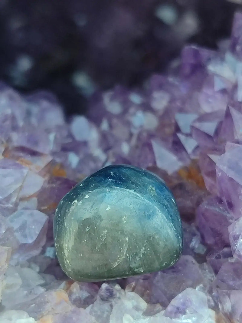 Chargez l&#39;image dans la visionneuse de la galerie, Saphir bleu du Sri Lanka - Pierre roulée - Grade Prémium - Pierre de Clarté et d’Intuition Saphir bleu du Sri Lanka
