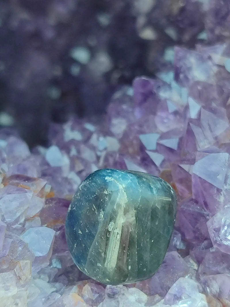 Chargez l&#39;image dans la visionneuse de la galerie, Saphir bleu du Sri Lanka - Pierre roulée - Grade Prémium - Pierre de Clarté et d’Intuition Saphir bleu du Sri Lanka
