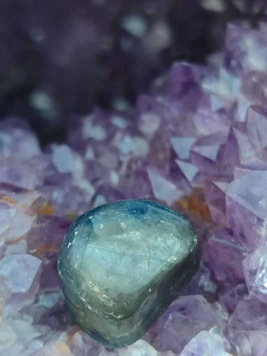 Saphir bleu du Sri Lanka - Pierre roulée - Grade Prémium - Pierre de Clarté et d’Intuition Saphir bleu du Sri Lanka