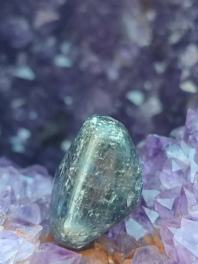 Chargez l&#39;image dans la visionneuse de la galerie, Saphir bleu du Sri Lanka - Pierre roulée - Grade Prémium - Pierre de Clarté et d’Intuition Saphir bleu du Sri Lanka
