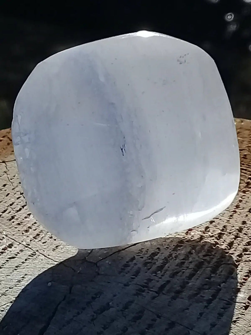 Load image into Gallery viewer, Sélénite blanche du Maroc Galet Grade A ++++ Sélénite blanche galet
