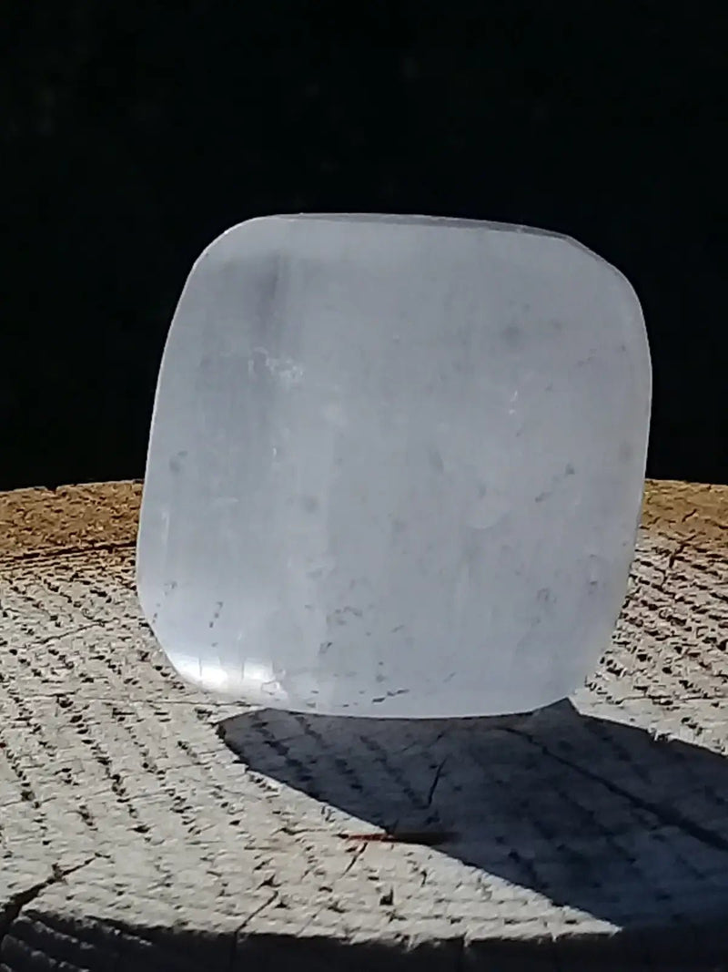 Chargez l&#39;image dans la visionneuse de la galerie, Sélénite blanche du Maroc Galet Grade A ++++ Sélénite blanche galet
