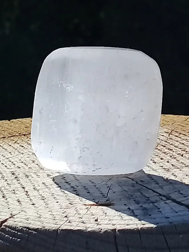 Chargez l&#39;image dans la visionneuse de la galerie, Sélénite blanche du Maroc Galet Grade A ++++ Sélénite blanche galet
