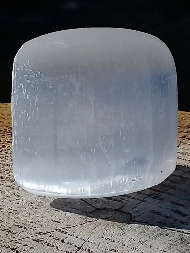 Load image into Gallery viewer, Sélénite blanche du Maroc Galet Grade A ++++ Sélénite blanche galet
