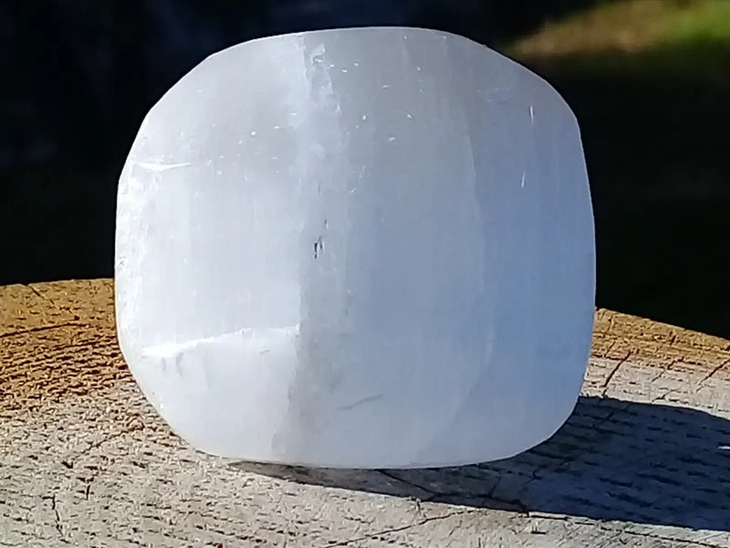 Load image into Gallery viewer, Sélénite blanche du Maroc Galet Grade A ++++ Sélénite blanche galet
