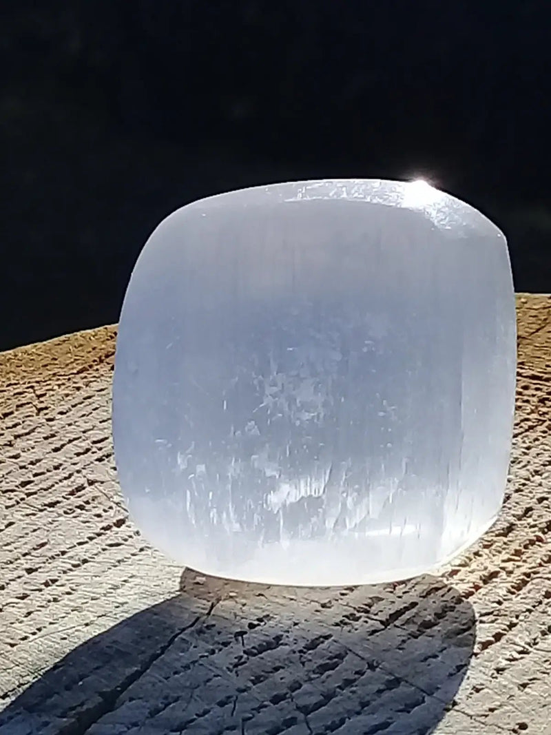 Load image into Gallery viewer, Sélénite blanche du Maroc Galet Grade A ++++ Sélénite blanche galet
