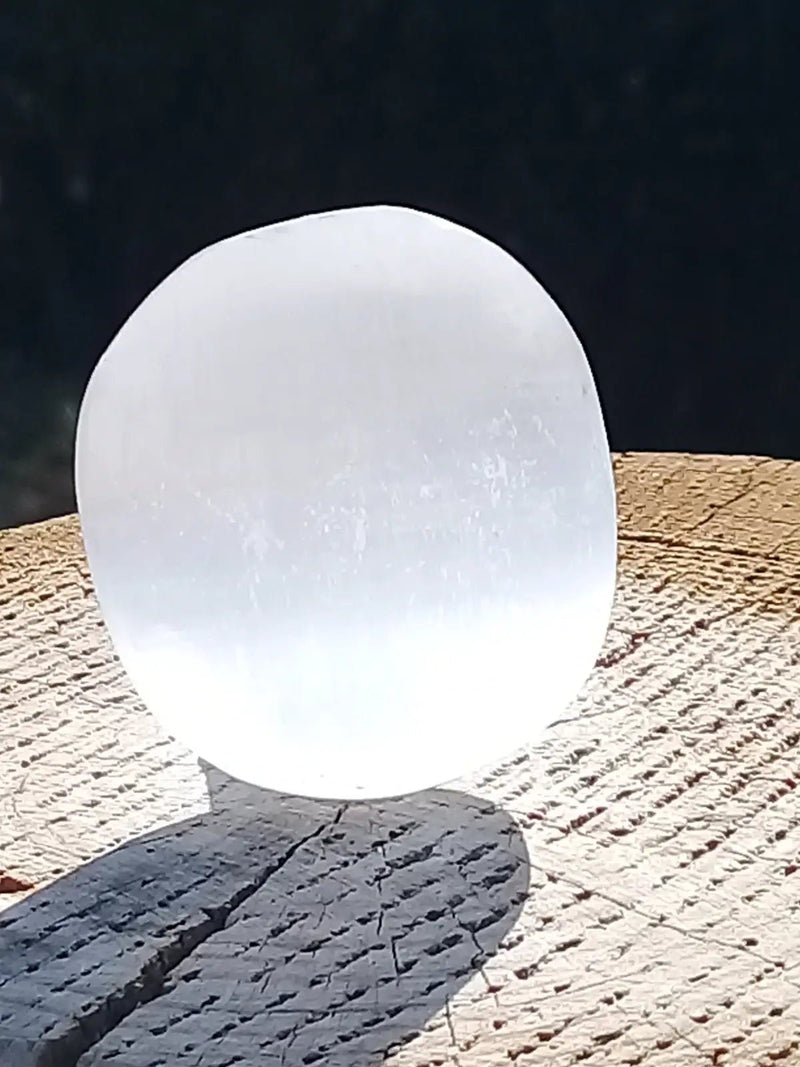 Load image into Gallery viewer, Sélénite blanche du Maroc Galet Grade A ++++ Sélénite blanche galet
