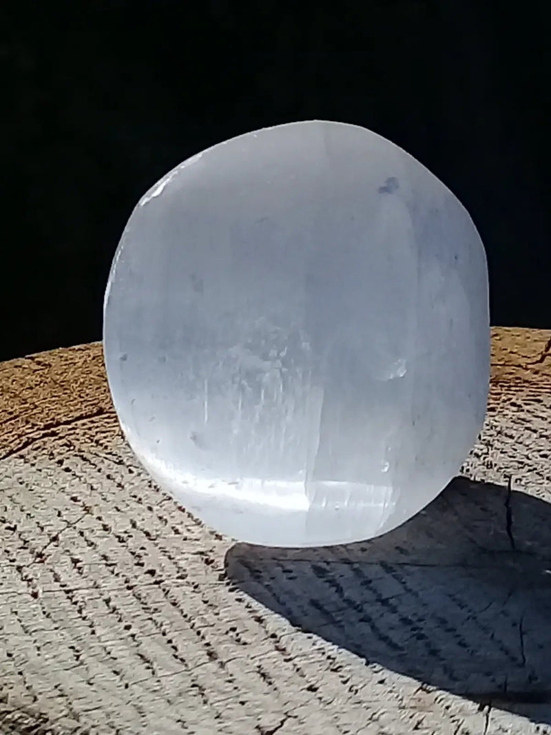 Load image into Gallery viewer, Sélénite blanche du Maroc Galet Grade A ++++ Sélénite blanche galet
