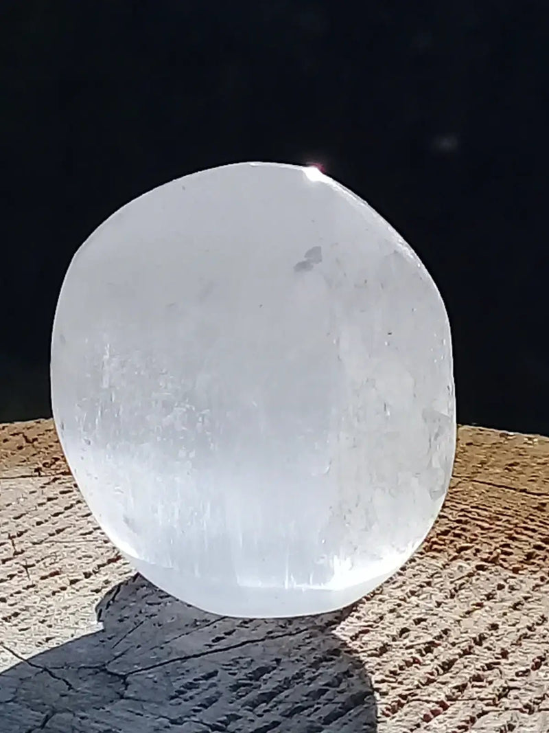 Load image into Gallery viewer, Sélénite blanche du Maroc Galet Grade A ++++ Sélénite blanche galet
