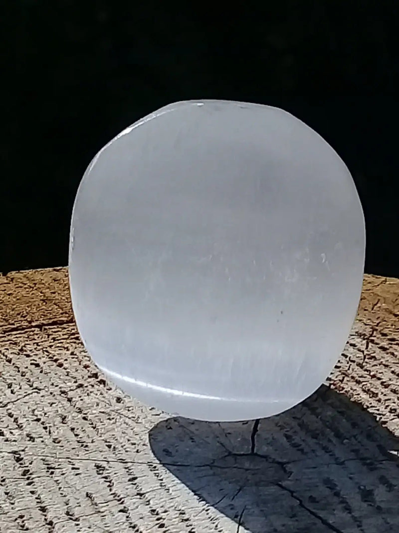 Load image into Gallery viewer, Sélénite blanche du Maroc Galet Grade A ++++ Sélénite blanche galet
