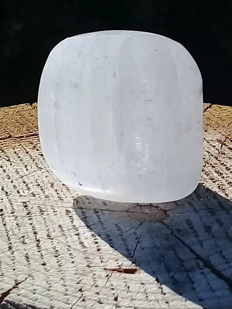 Load image into Gallery viewer, Sélénite blanche du Maroc Galet Grade A ++++ Sélénite blanche galet
