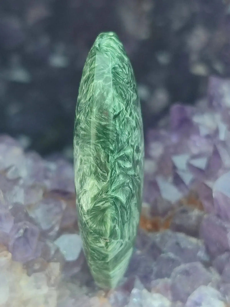 Chargez l&#39;image dans la visionneuse de la galerie, Séraphinite du lac Baïkal Sibérie - Galet poli - Grade Prémium - Pierre du Lâcher Prise Séraphinite galet
