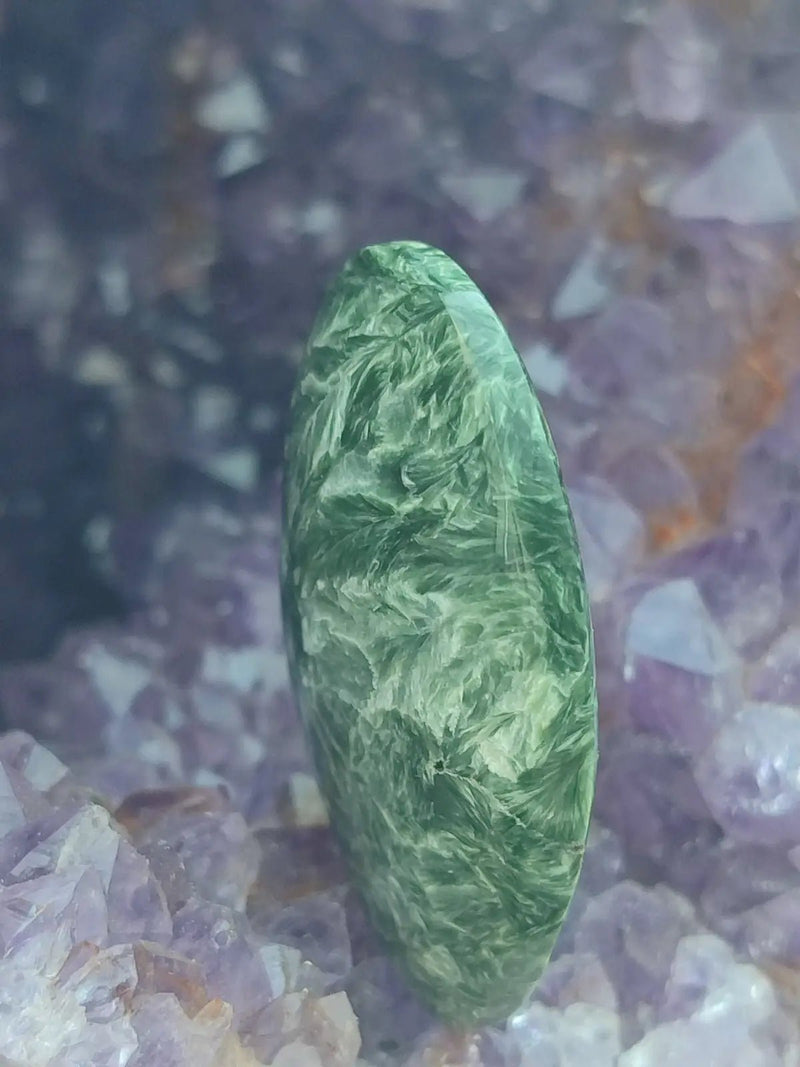 Chargez l&#39;image dans la visionneuse de la galerie, Séraphinite du lac Baïkal Sibérie - Galet poli - Grade Prémium - Pierre du Lâcher Prise Séraphinite galet
