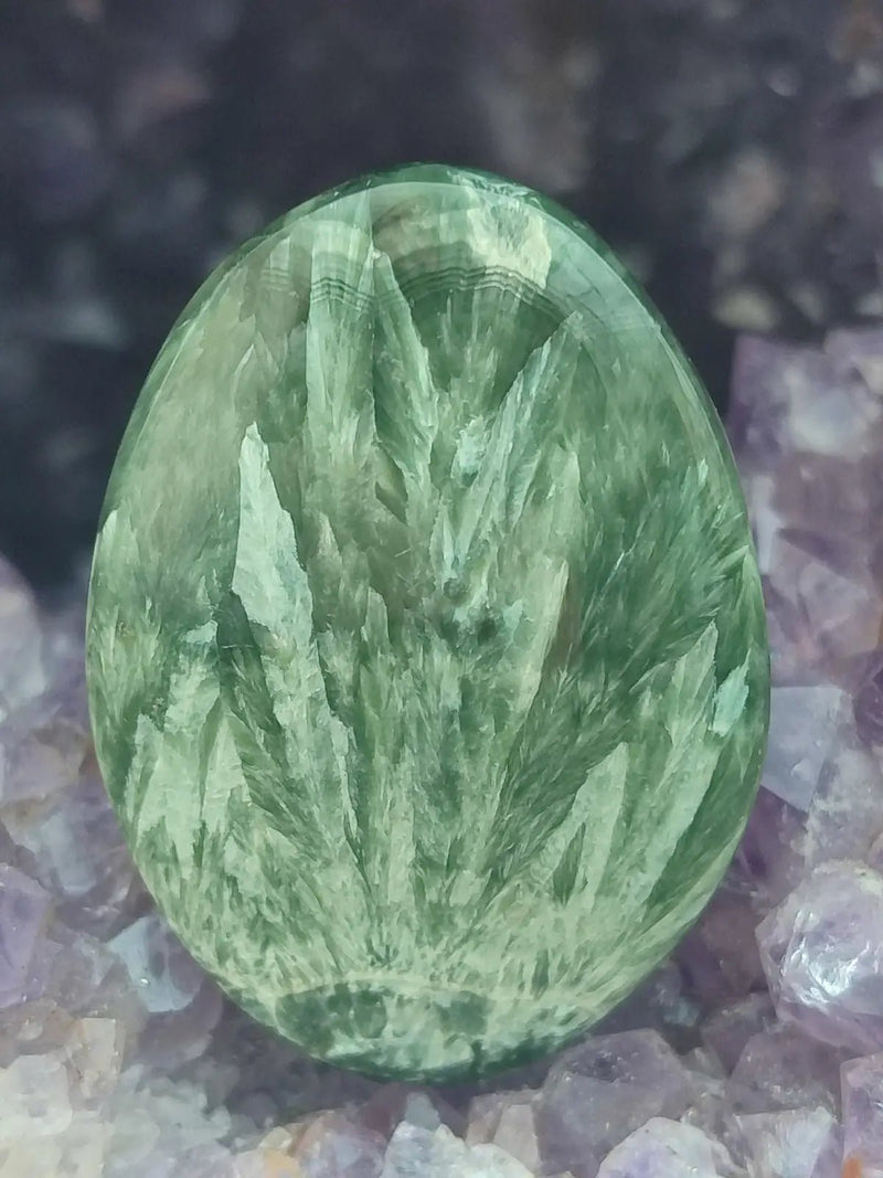 Chargez l&#39;image dans la visionneuse de la galerie, Séraphinite du lac Baïkal Sibérie - Galet poli - Grade Prémium - Pierre du Lâcher Prise Séraphinite galet
