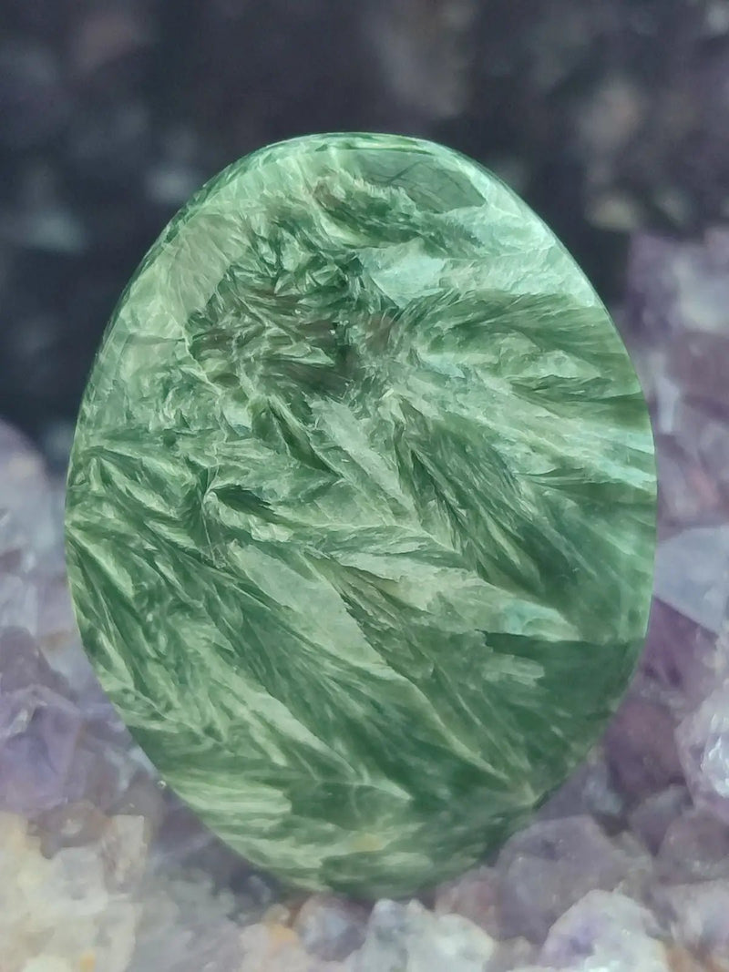 Chargez l&#39;image dans la visionneuse de la galerie, Séraphinite du lac Baïkal Sibérie - Galet poli - Grade Prémium - Pierre du Lâcher Prise Séraphinite galet
