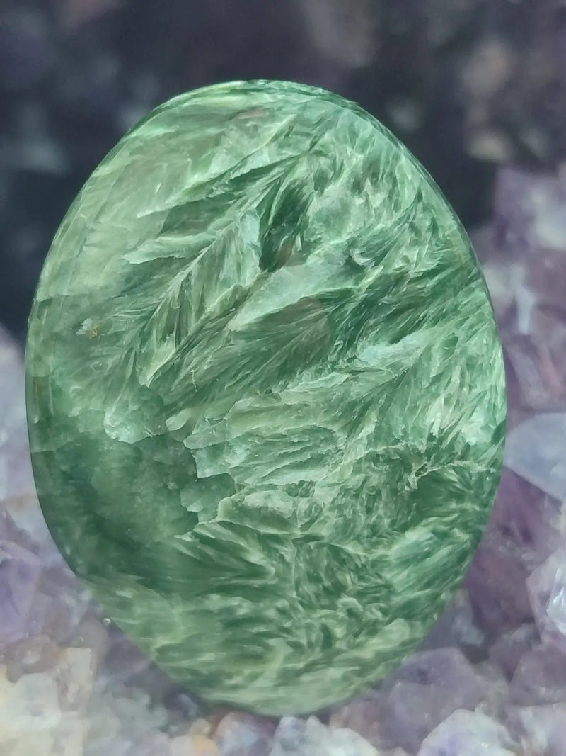 Chargez l&#39;image dans la visionneuse de la galerie, Séraphinite du lac Baïkal Sibérie - Galet poli - Grade Prémium - Pierre du Lâcher Prise Séraphinite galet
