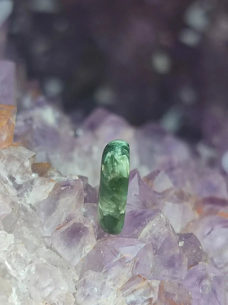 Load image into Gallery viewer, Séraphinite du lac Baïkal Sibérie - Pierre roulée - Grade Prémium - Pierre du Lâcher Prise Séraphinite de Russie ’Lac Baïkal’ pierre roulée
