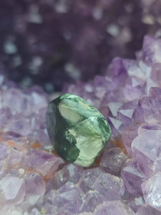 Séraphinite du lac Baïkal Sibérie - Pierre roulée - Grade Prémium - Pierre du Lâcher Prise Séraphinite de Russie ’Lac Baïkal’ pierre roulée