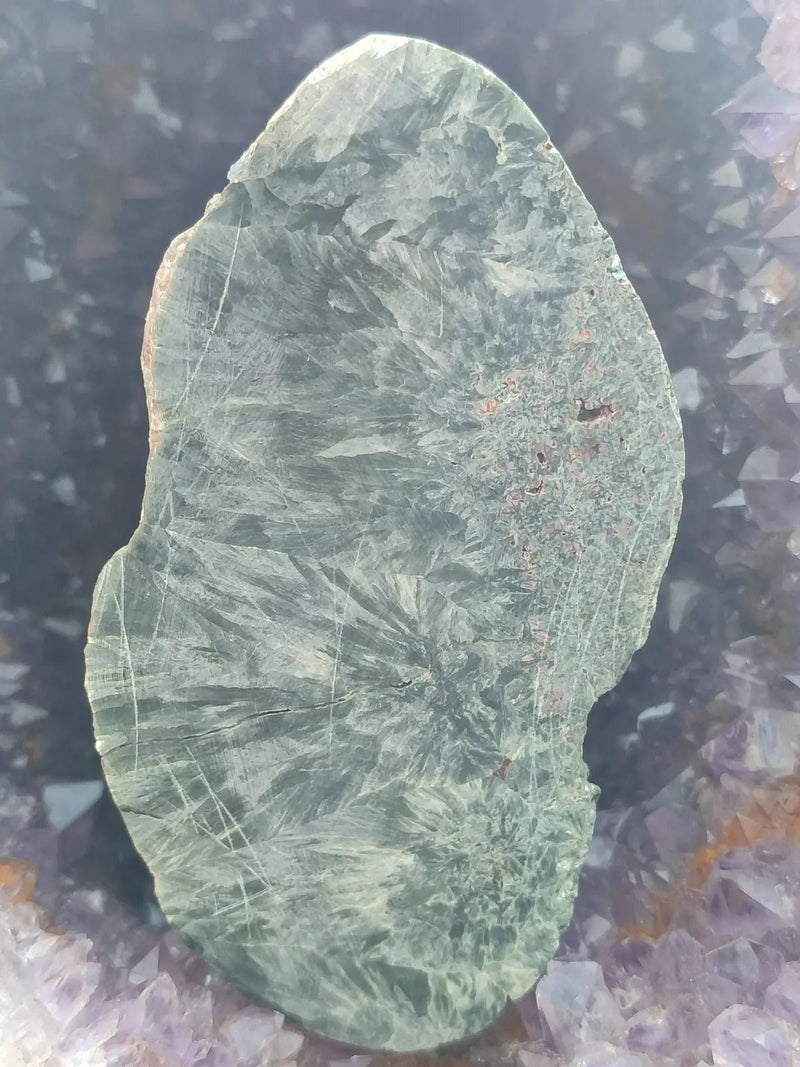 Load image into Gallery viewer, Séraphinite du lac Baïkal Sibérie - Plaque semi polie - Grade Prémium - Pierre du Lâcher Prise Séraphinite plaque
