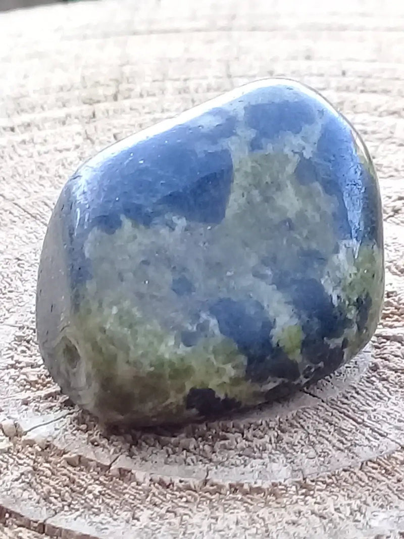 Load image into Gallery viewer, Serpentine Chytah pierre roulée Grade A++++ Serpentine Chytah pierre roulée
