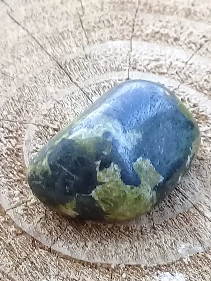 Load image into Gallery viewer, Serpentine Chytah pierre roulée Grade A++++ Serpentine Chytah pierre roulée
