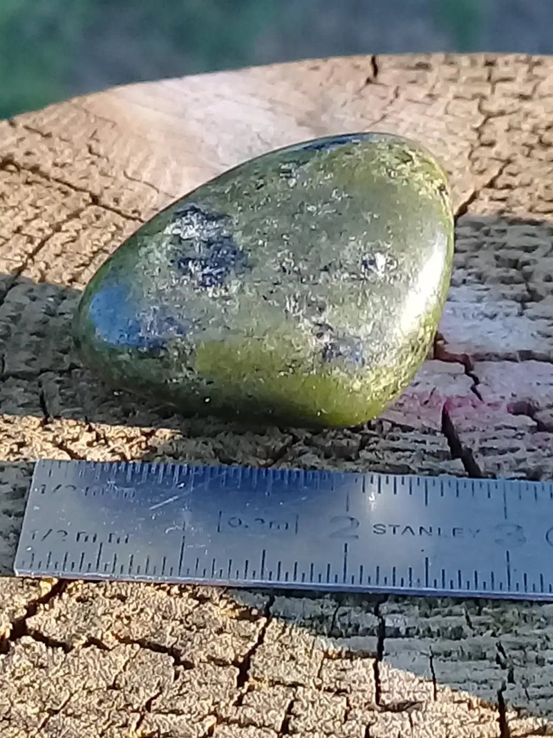 Load image into Gallery viewer, Serpentine Chytah pierre roulée Grade A ++++ Serpentine Chytah pierre roulée
