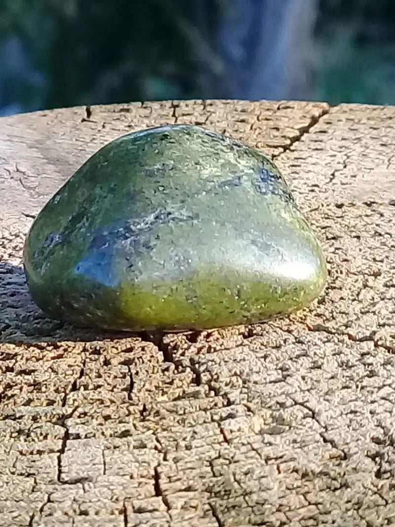 Load image into Gallery viewer, Serpentine Chytah pierre roulée Grade A ++++ Serpentine Chytah pierre roulée
