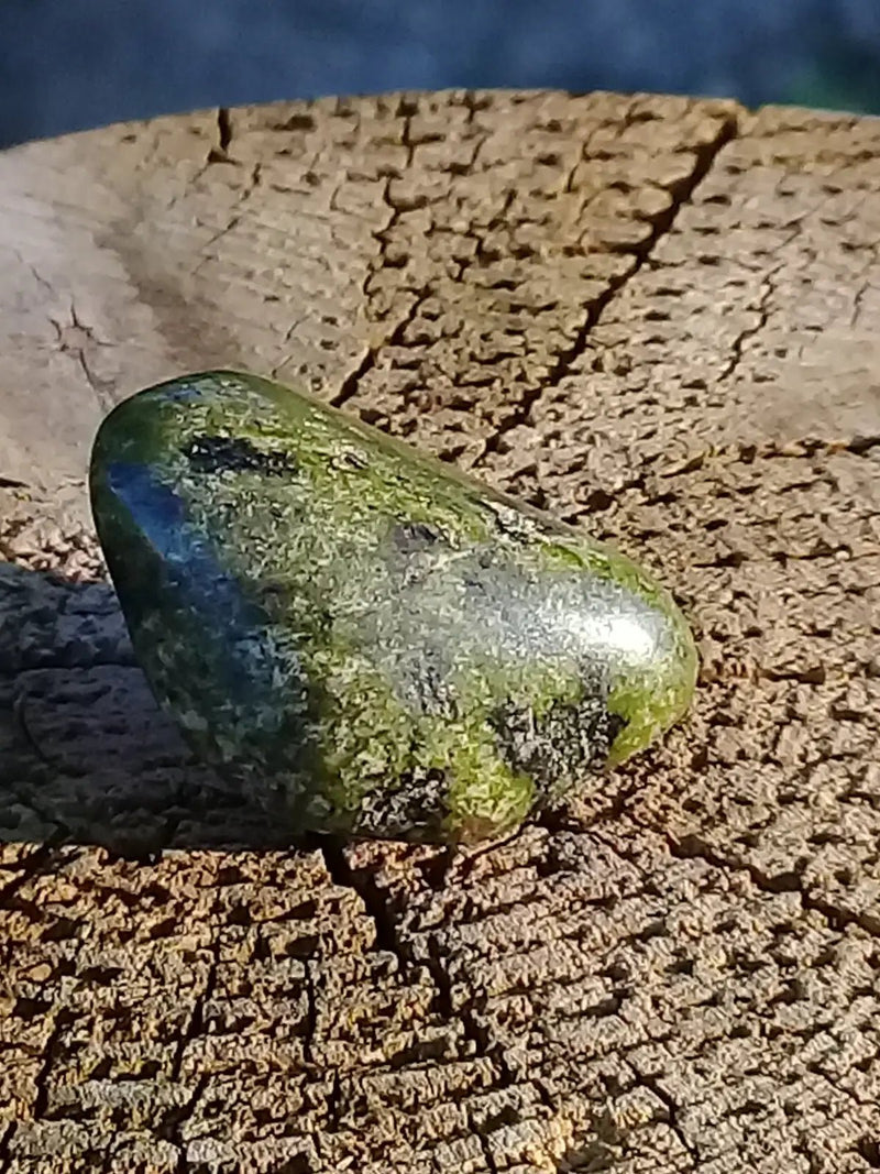 Load image into Gallery viewer, Serpentine Chytah pierre roulée Grade A ++++ Serpentine Chytah pierre roulée
