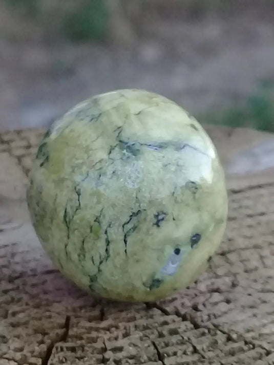 Serpentine citronnée pierre roulée Grade A ++++ Fourni avec cage et cordon Serpentine citronnée pierre roulée + cage