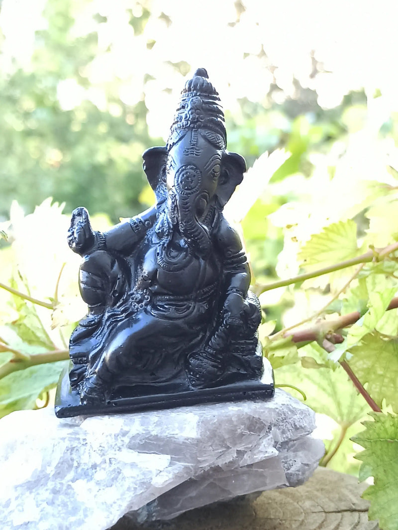 Chargez l&#39;image dans la visionneuse de la galerie, Shungite &amp; Magnésite Ganesha Déco &amp; Ornement H:8.5 x L:5.5 x E:3cm Shungite Ganesha Dans la besace du p&#39;tit Poucet   
