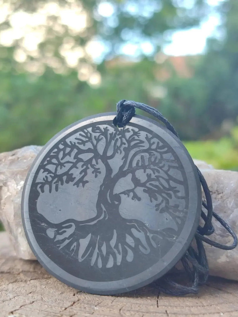 Chargez l&#39;image dans la visionneuse de la galerie, Shungite pendentif gravé arbre de vie ou fleur de vie Ø5cm fleur de vie Ø3cm Bouclier + Ancrage Shungite pendentif gravé fleur de vie
