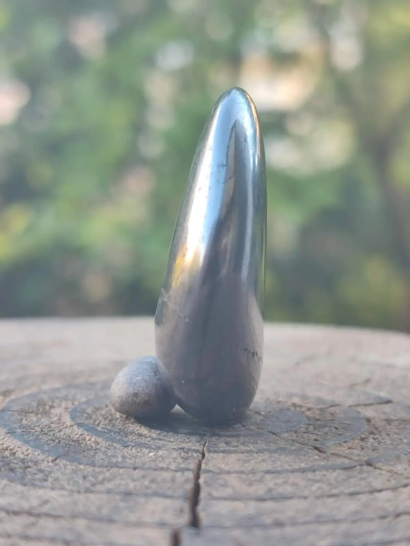 Load image into Gallery viewer, Shungite pierre roulée de Carélie Russie Protection Ondes Électromagnétiques Shungite pierre roulée
