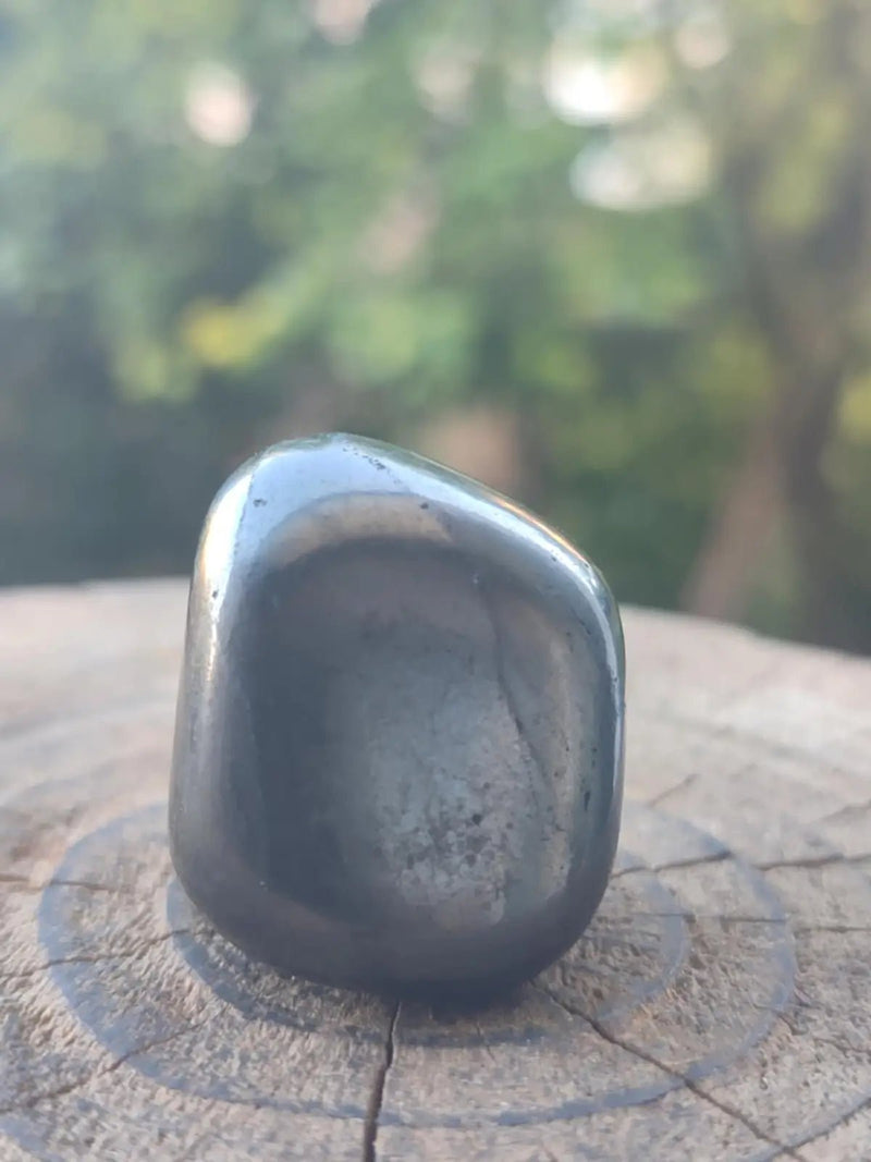 Load image into Gallery viewer, Shungite pierre roulée de Carélie Russie Protection Ondes Électromagnétiques Shungite pierre roulée
