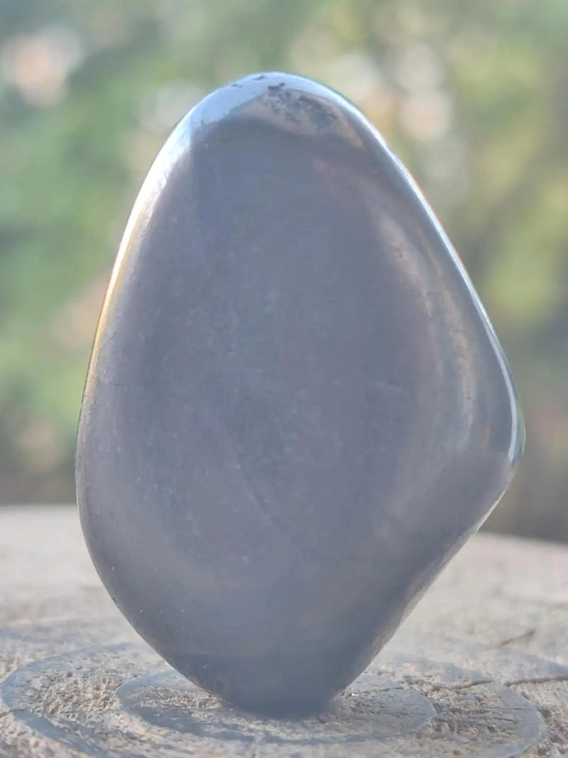 Load image into Gallery viewer, Shungite pierre roulée de Carélie Russie Protection Ondes Électromagnétiques Shungite pierre roulée
