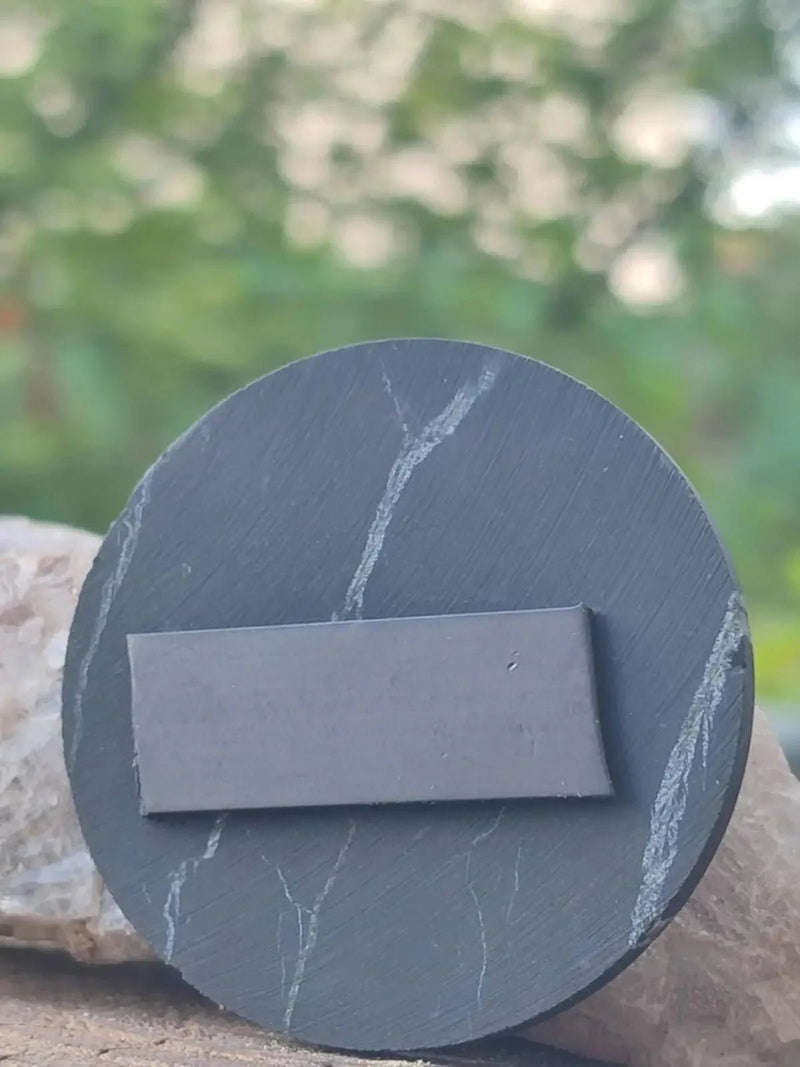 Chargez l&#39;image dans la visionneuse de la galerie, Shungite plaque de protection aimantée contre les ondes émises par vos appareils ménagers Shungite plaque de protection aimantée
