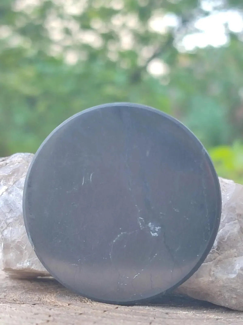 Chargez l&#39;image dans la visionneuse de la galerie, Shungite plaque de protection aimantée contre les ondes émises par vos appareils ménagers Shungite plaque de protection aimantée

