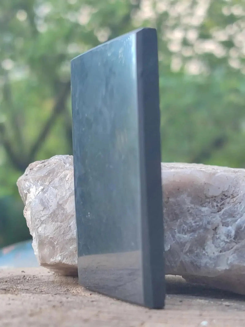 Chargez l&#39;image dans la visionneuse de la galerie, Shungite plaque de protection aimantée contre les ondes émises par vos appareils ménagers Shungite plaque de protection aimantée
