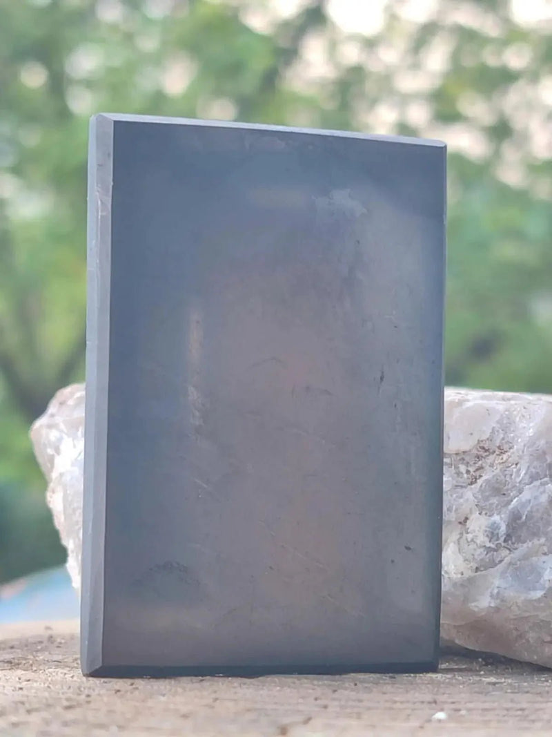 Chargez l&#39;image dans la visionneuse de la galerie, Shungite plaque de protection aimantée contre les ondes émises par vos appareils ménagers Shungite sans motif rect 6x4x0.5 cm Shungite
