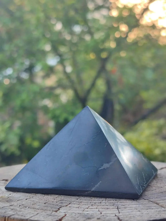Shungite Pyramide Grade A++++ (Protection et purification des lieux contre énergies nocives) Pyramides en shungite