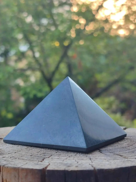Shungite Pyramide Grade A++++ (Protection et purification des lieux contre énergies nocives) Pyramides en shungite