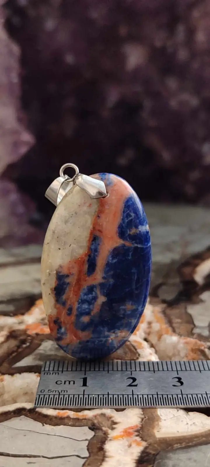 Chargez l&#39;image dans la visionneuse de la galerie, Sodalite coucher de soleil du Brésil pendentif Grade A++++ ’Rare’ Sodalite coucher de soleil Sodalite/Calcite orange pendentif
