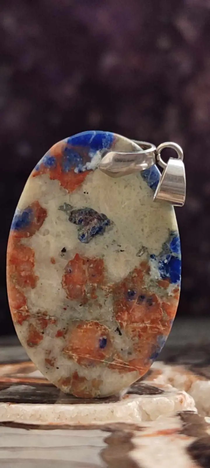 Chargez l&#39;image dans la visionneuse de la galerie, Sodalite coucher de soleil du Brésil pendentif Grade A++++ ’Rare’ Sodalite coucher de soleil Sodalite/Calcite orange pendentif
