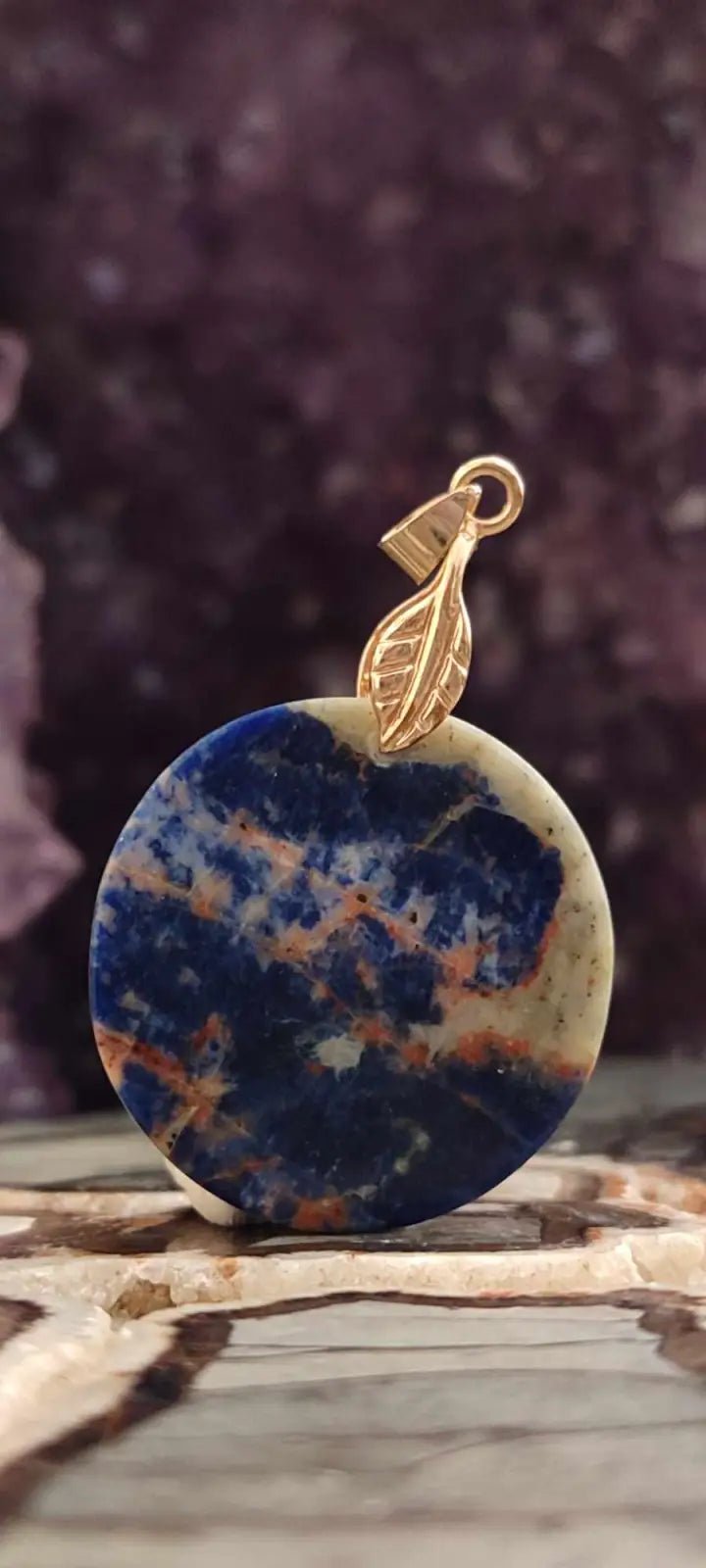 Chargez l&#39;image dans la visionneuse de la galerie, Sodalite coucher de soleil du Brésil pendentif Grade A++++ ’Rare’ Sodalite coucher de soleil Sodalite/Calcite orange pendentif
