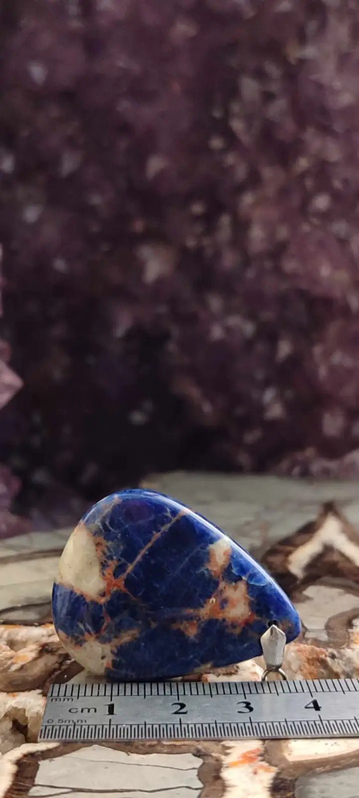 Chargez l&#39;image dans la visionneuse de la galerie, Sodalite coucher de soleil du Brésil pendentif Grade A++++ ’Rare’ Sodalite coucher de soleil Sodalite/Calcite orange pendentif
