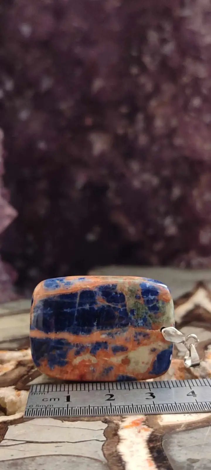 Chargez l&#39;image dans la visionneuse de la galerie, Sodalite coucher de soleil du Brésil pendentif Grade A++++ ’Rare’ Sodalite coucher de soleil Sodalite/Calcite orange pendentif
