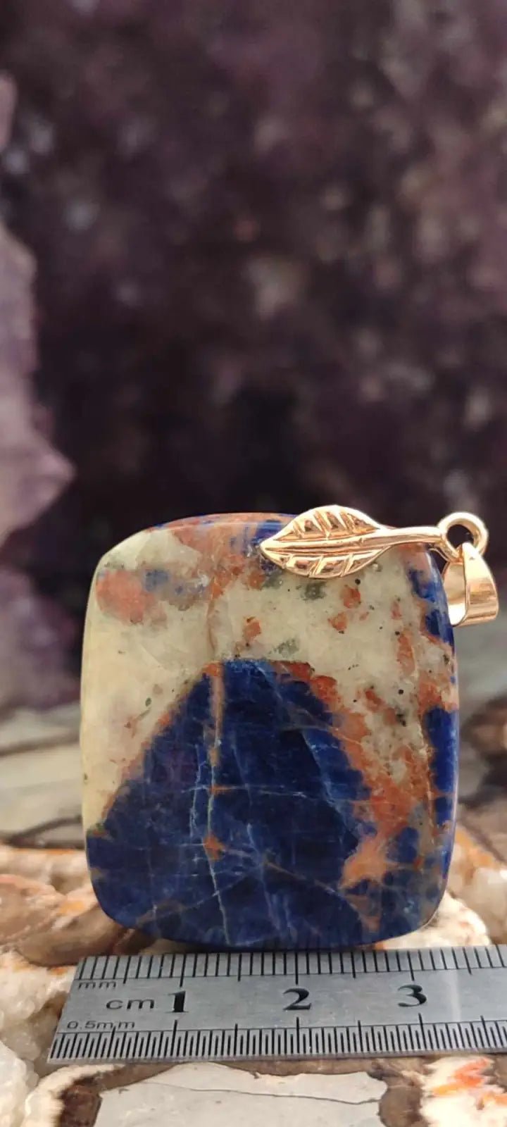 Load image into Gallery viewer, Sodalite coucher de soleil du Brésil pendentif Grade A++++ ’Rare’ Sodalite coucher de soleil Sodalite/Calcite orange pendentif
