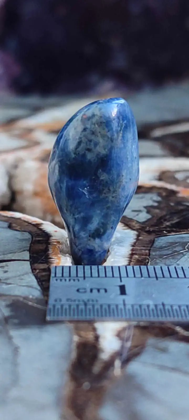Chargez l&#39;image dans la visionneuse de la galerie, Sodalite de Bolivie pierre roulée Grade A++++ Sodalite pierre roulée
