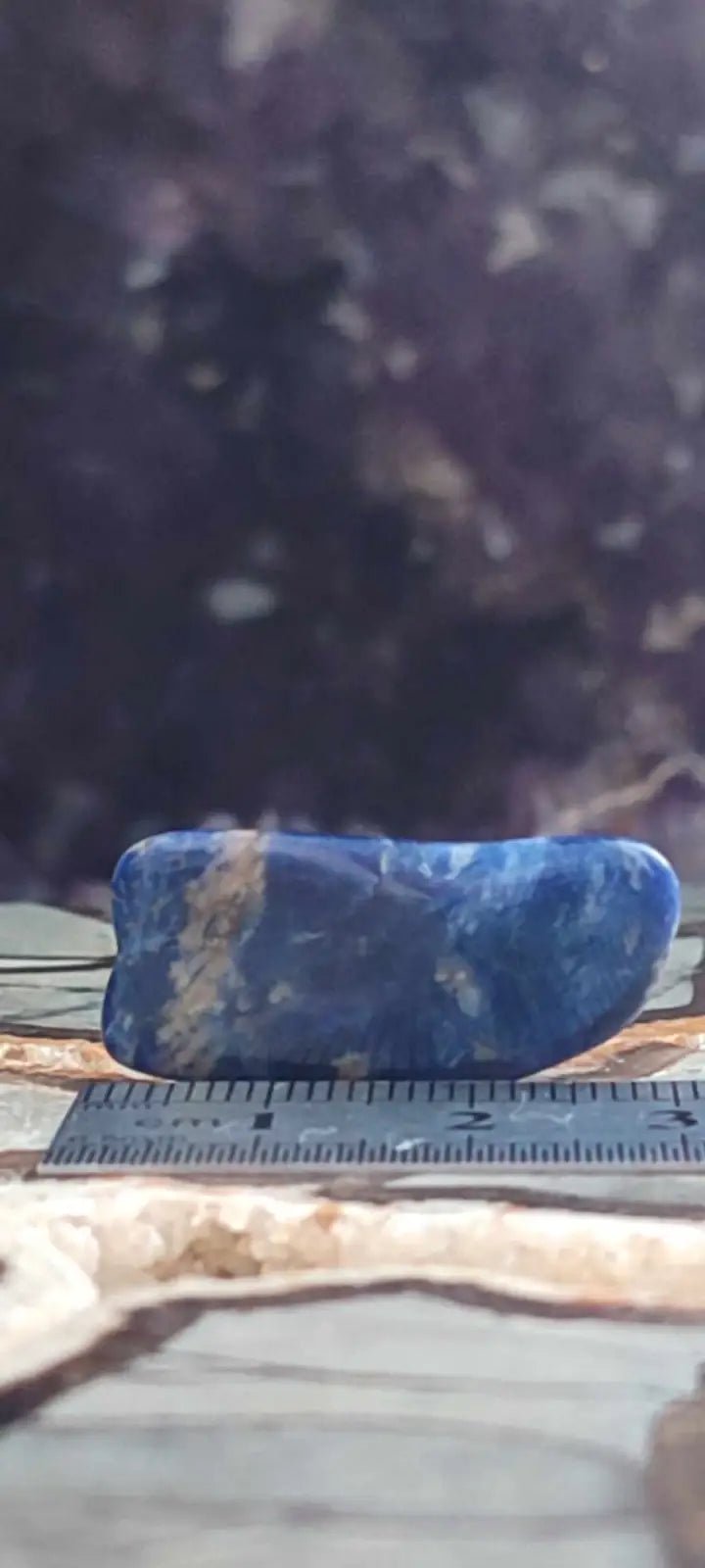 Chargez l&#39;image dans la visionneuse de la galerie, Sodalite de Bolivie pierre roulée Grade ’Extra’ Sodalite pierre roulée
